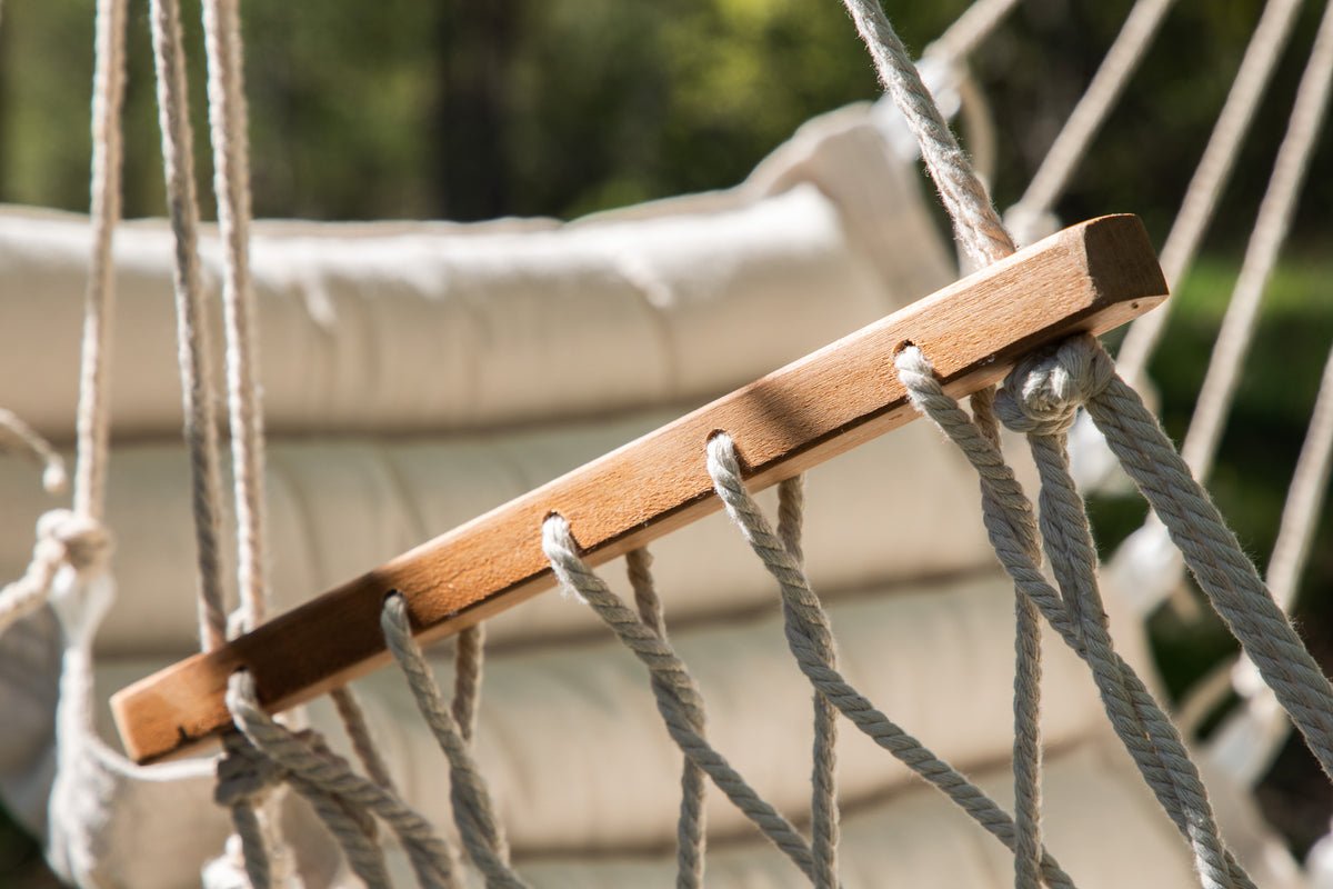 Garden Hanging Chair Arlena – Comfortable Outdoor Swing Chair in White
