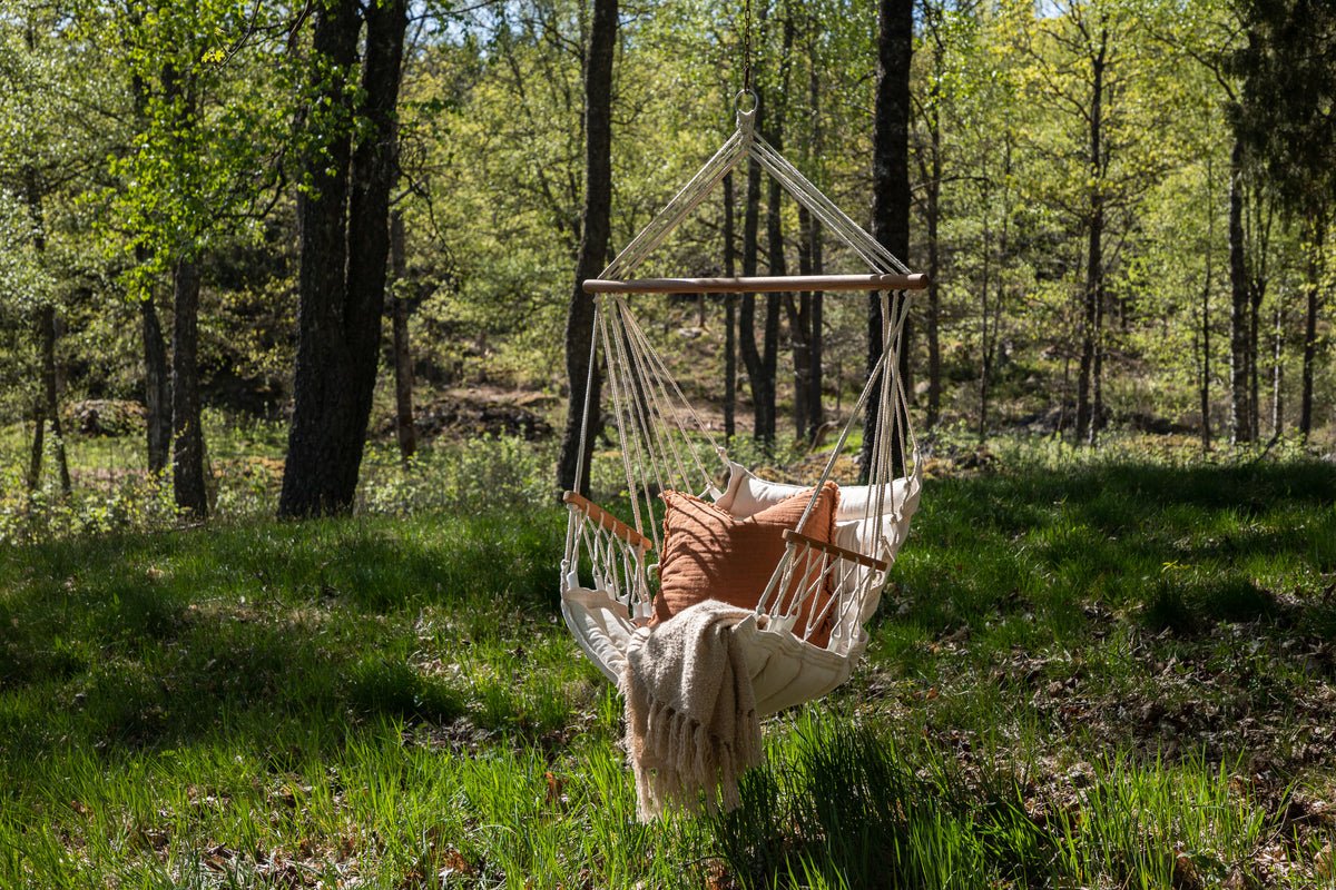 Garden Hanging Chair Arlena – Comfortable Outdoor Swing Chair in White