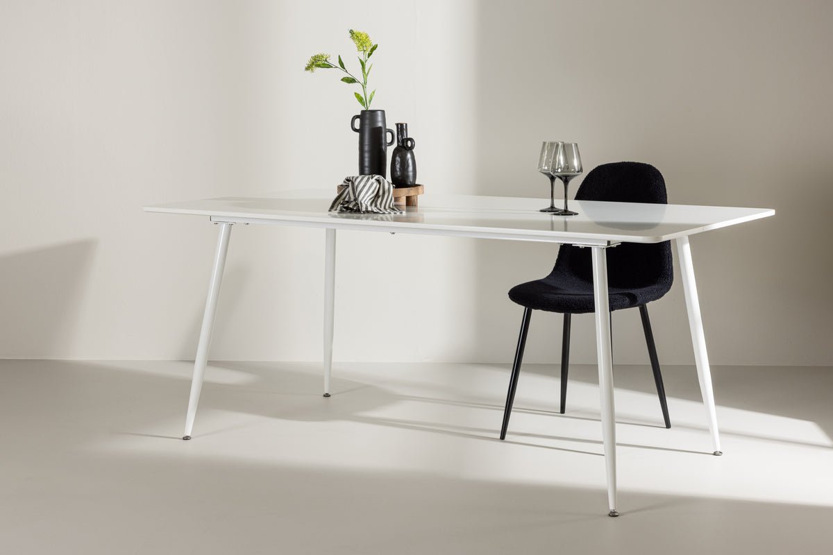 Dining table Kea - a Scandinavian-inspired design with clear lines