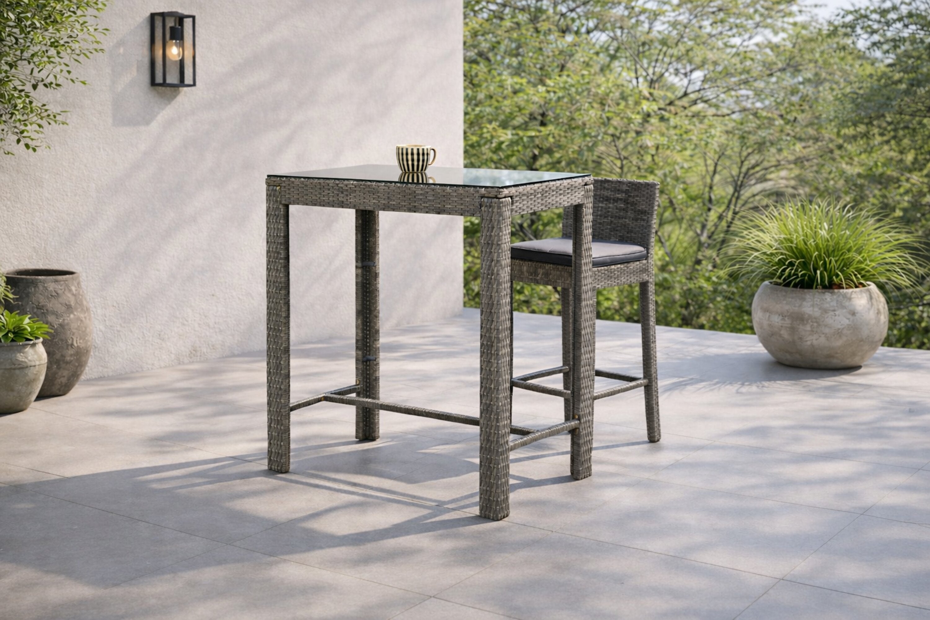 Garden Bar Table Bärbel - High Table made of Wicker with Glass Top