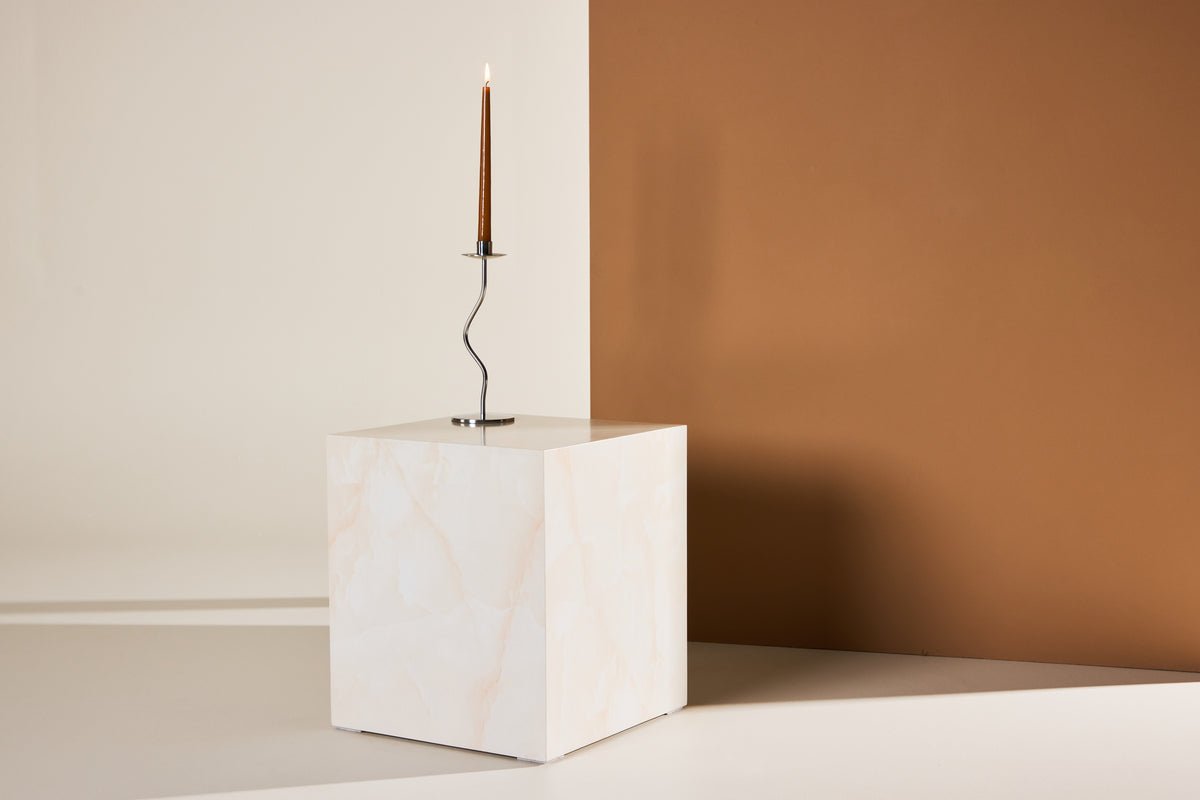 Coffee table/side table Nivara – cube with extraordinary appearance