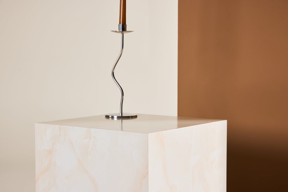 Coffee table/side table Nivara – cube with extraordinary appearance