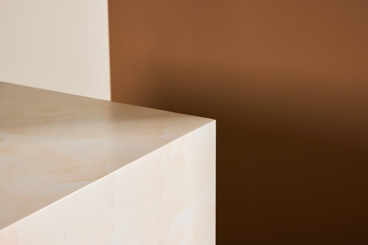 Coffee table/side table Nivara – cube with extraordinary appearance