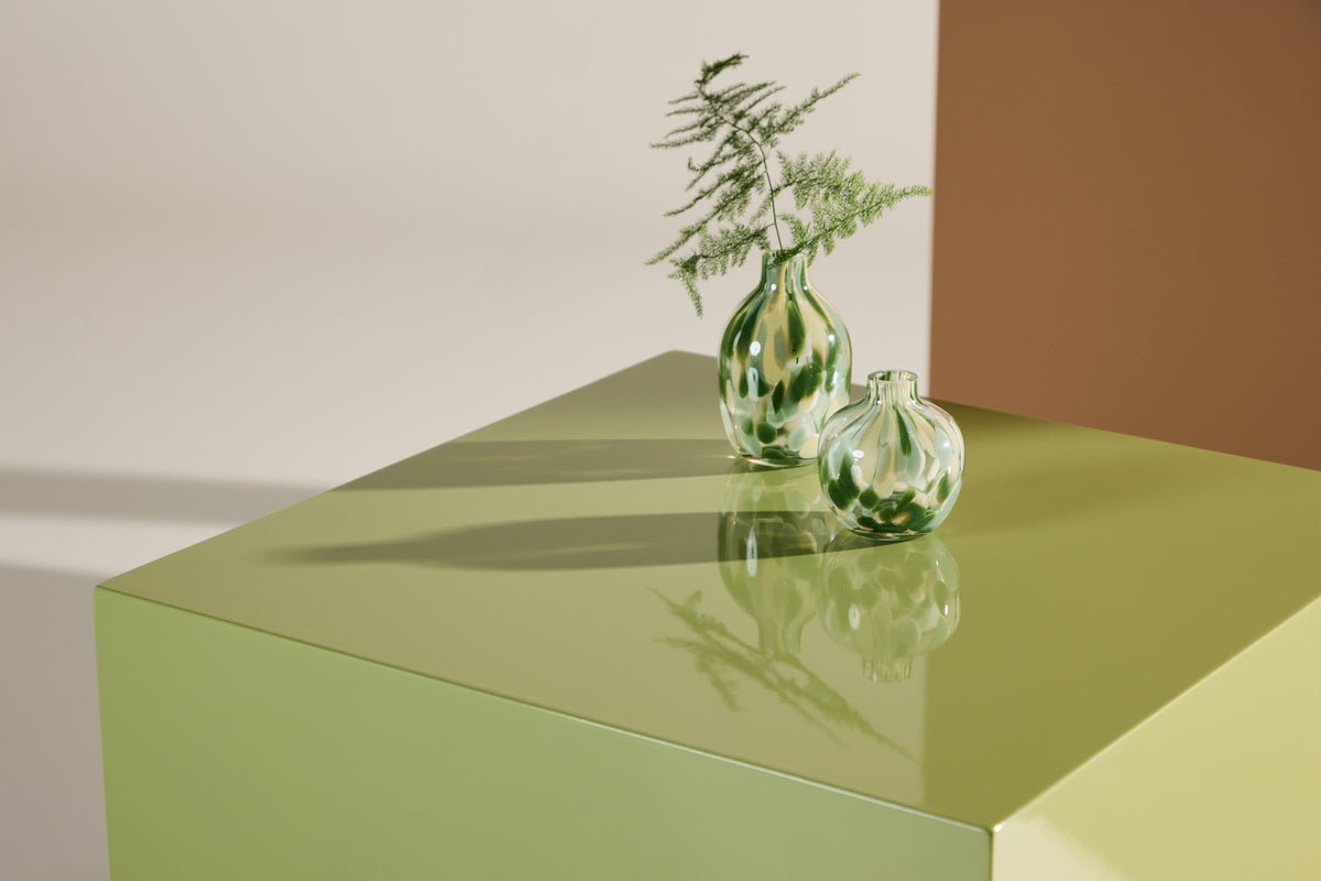 Coffee table/side table Nivara – cube with extraordinary appearance