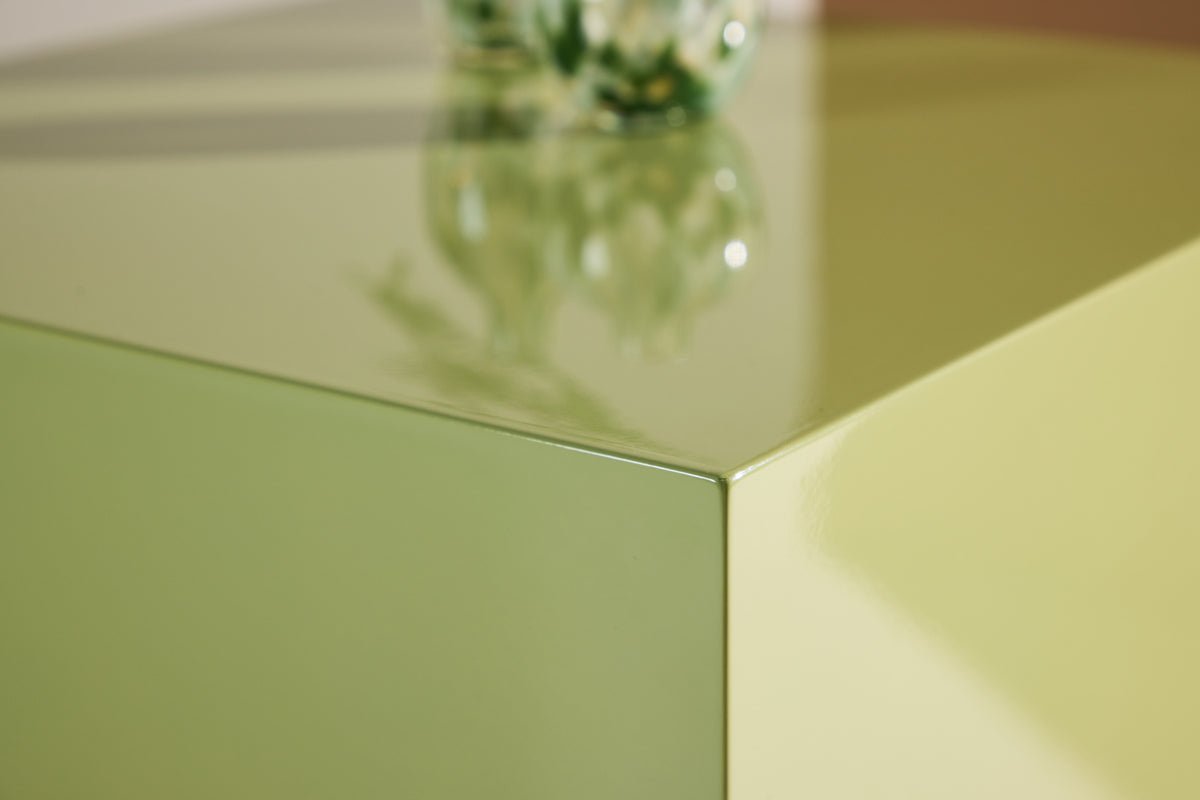 Coffee table/side table Nivara – cube with extraordinary appearance