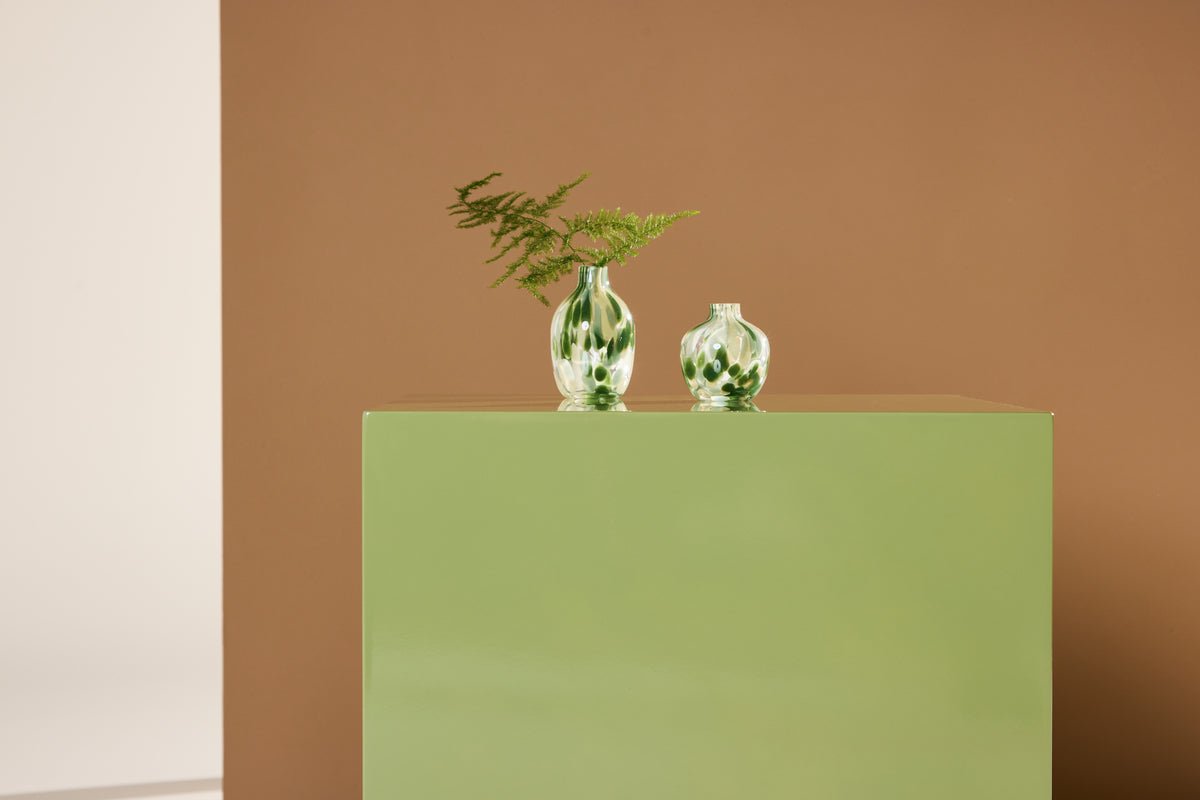 Coffee table/side table Nivara – cube with extraordinary appearance