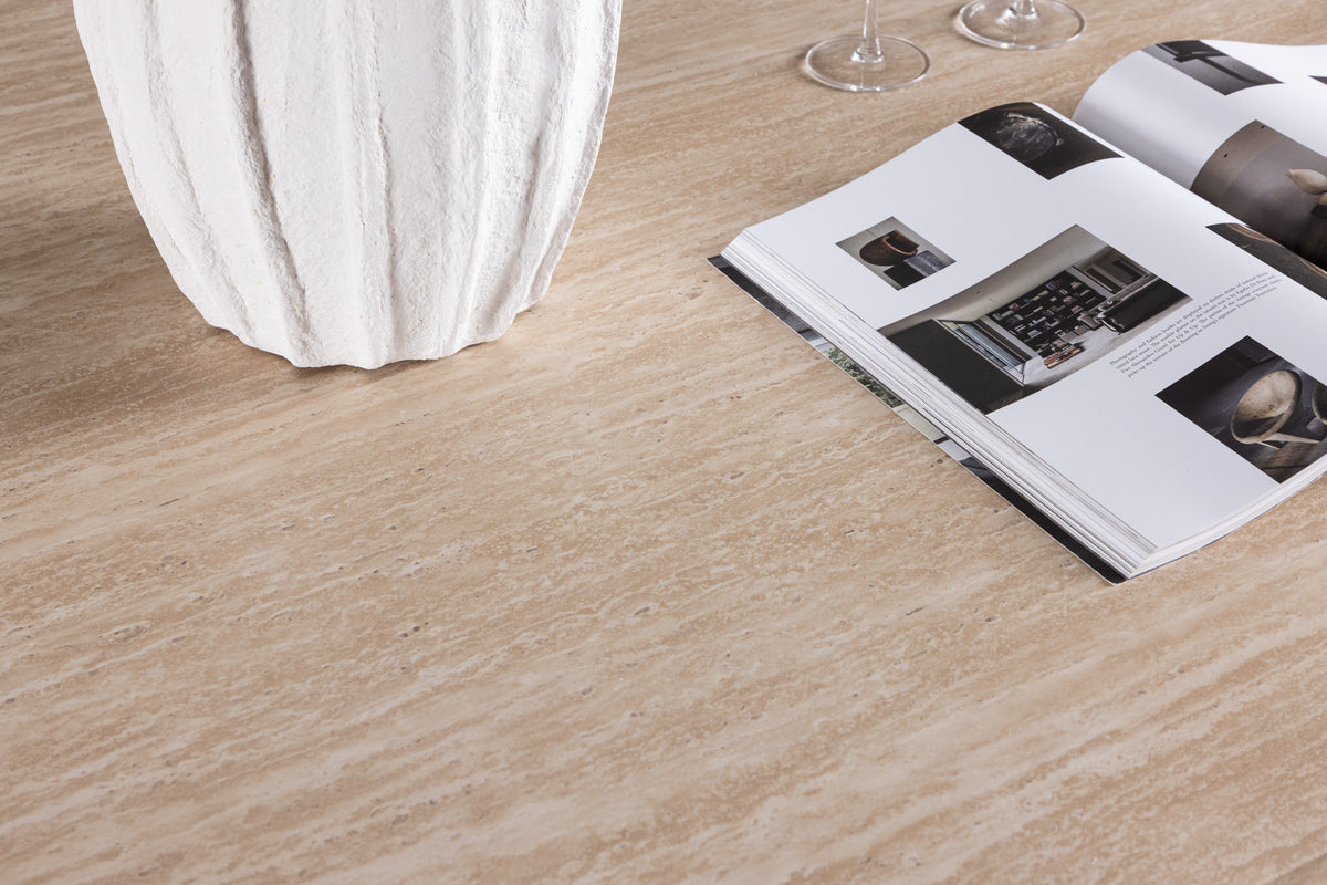 Dining table Alenya - with clear design language and generous tabletop