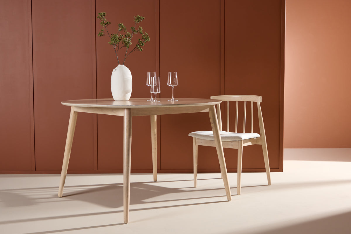 Dining table Avela - an elegant and timeless table