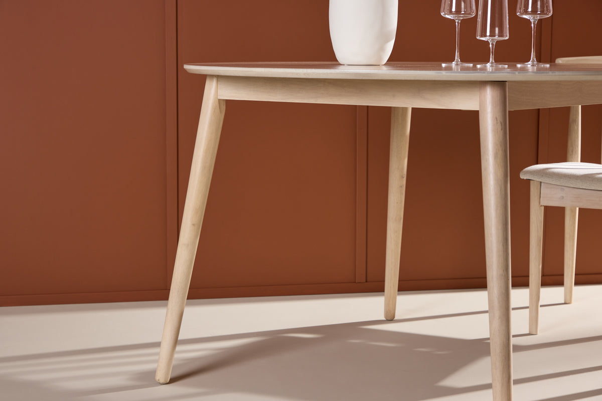 Dining table Avela - an elegant and timeless table