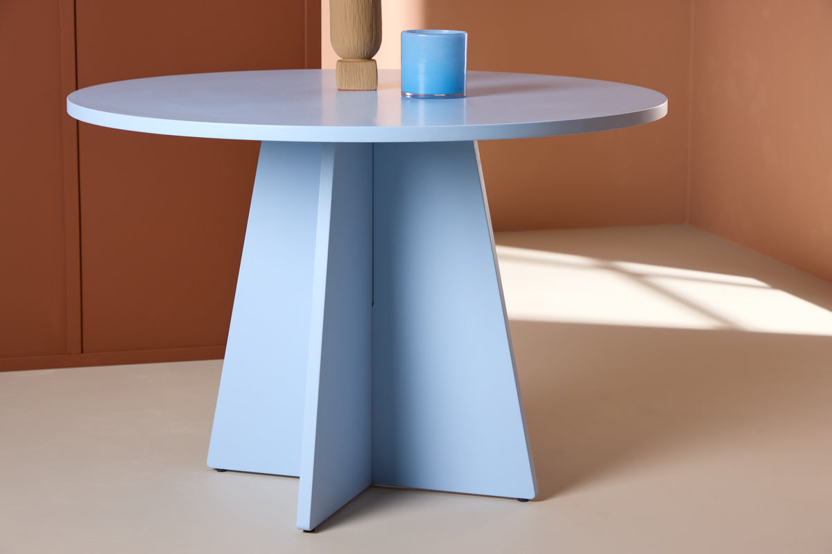 Dining table Orin - in modern design with a playful touch