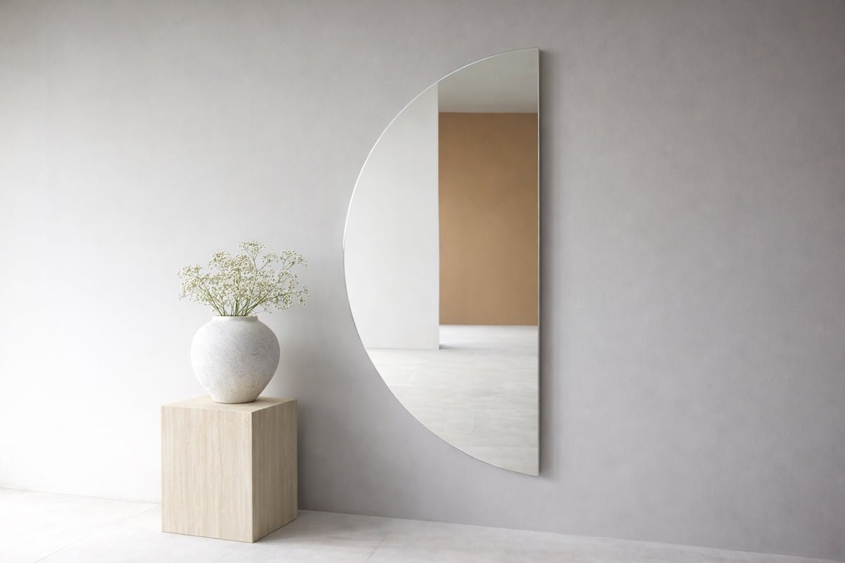 Mirror Leana - in Crescent Design