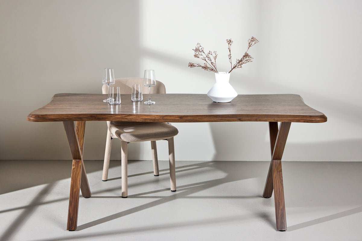 Dining table Talani - combines modern design with a warm, elegant appearance