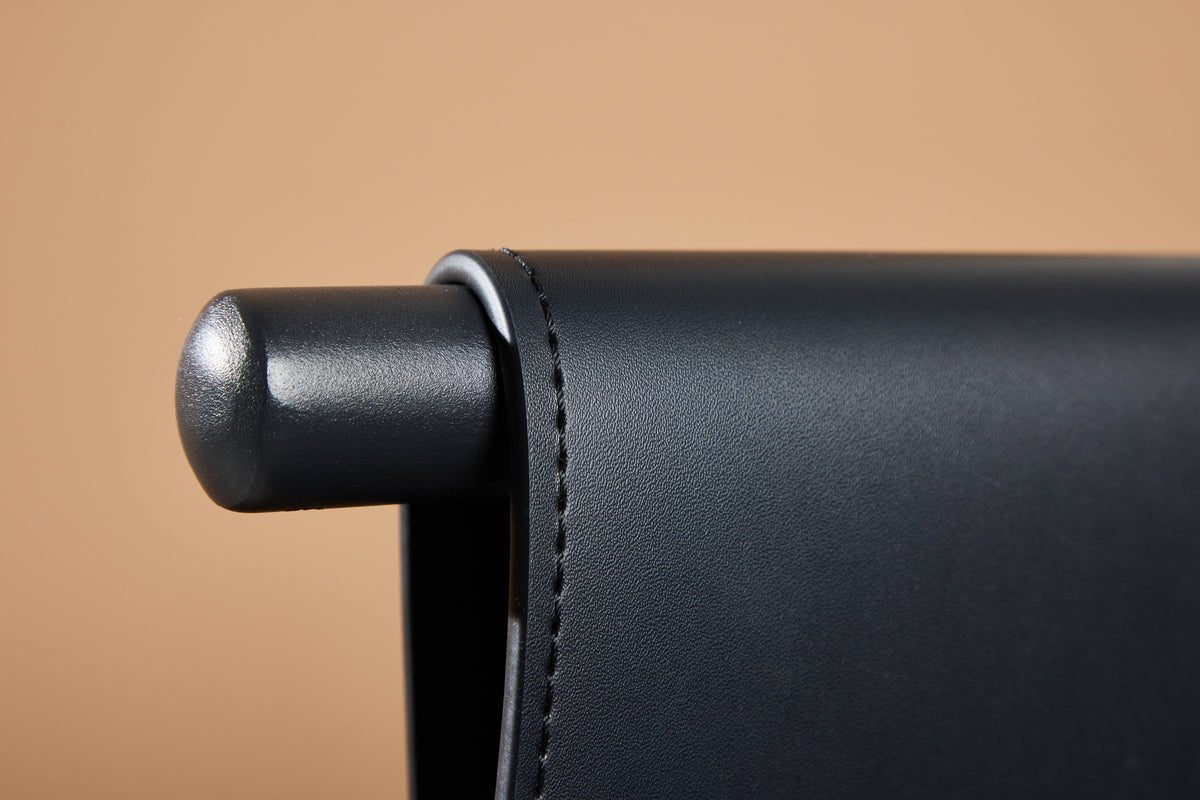 Chair Faro - With noble powder-coated frame