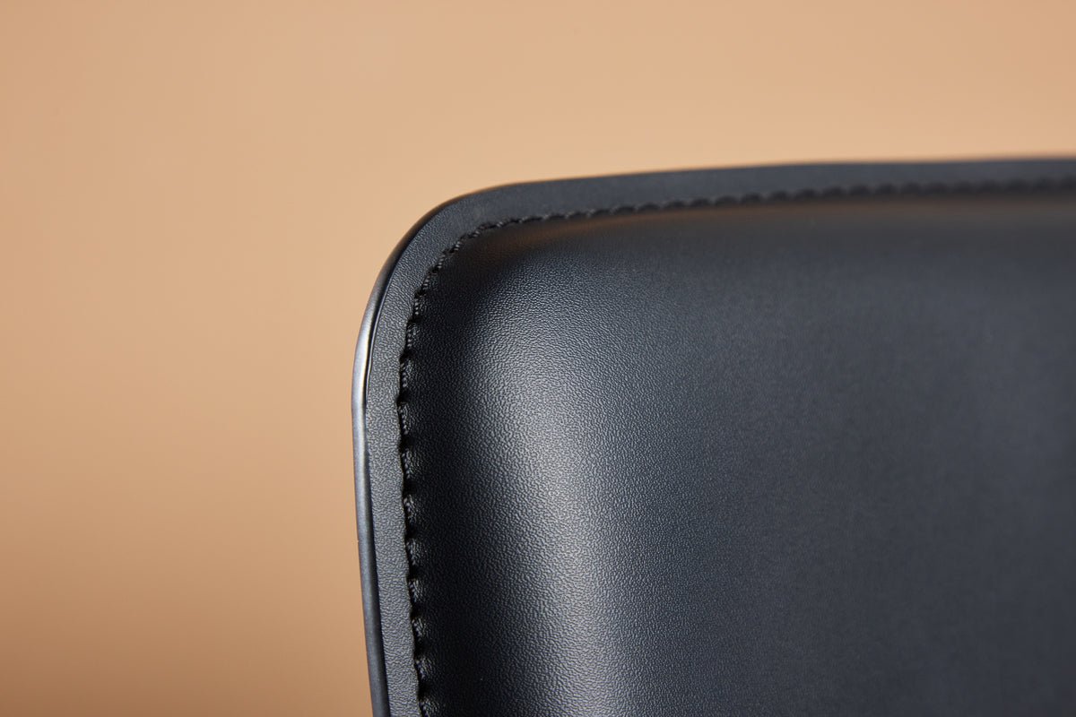 Chair Faro - With noble powder-coated frame