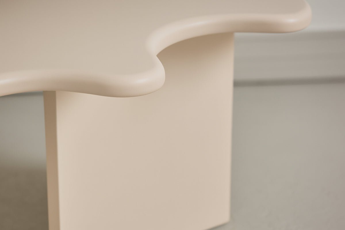 Couchtisch Calmera - in Beige mit einzigartiger Form