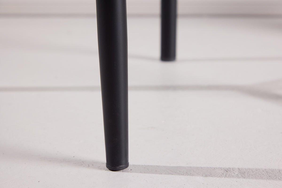 Chair Fliou II - In Black with uniformly colored seat surface