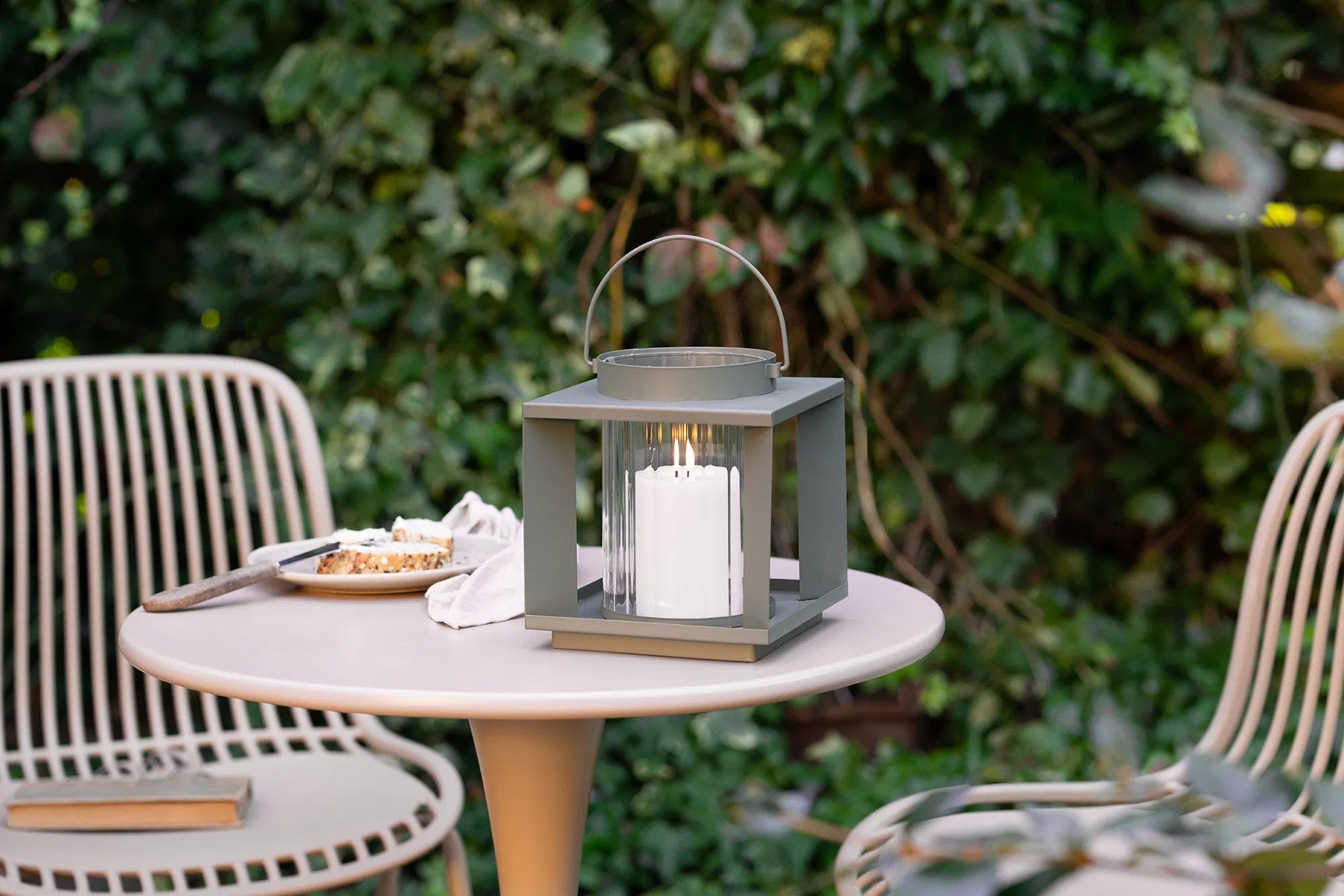 Eirnova Candle Lantern – Made of Metal and Glass