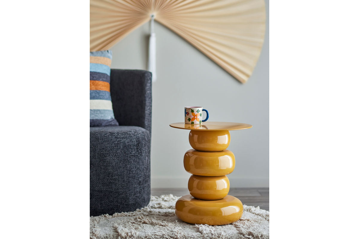Side Table Becca – Sculptural Design in Glossy Yellow