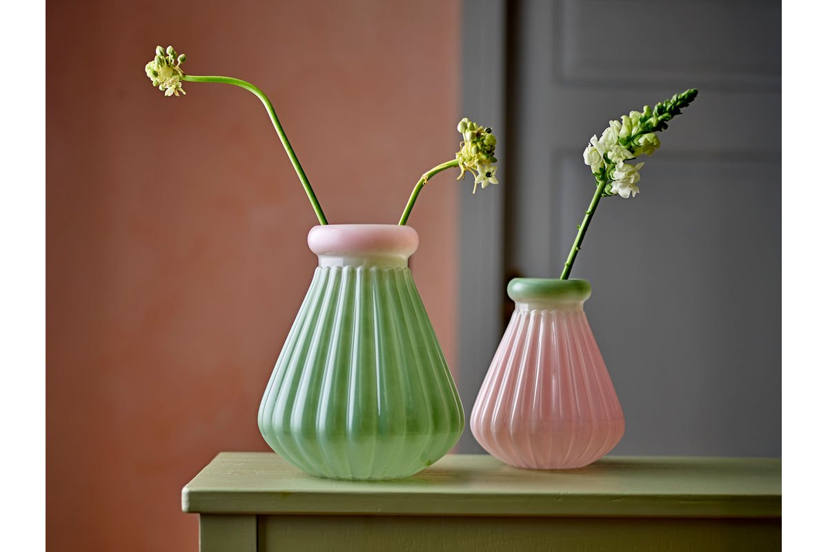 Vase Edona – Mundgeblasenes Glas mit sanfter Riffelung