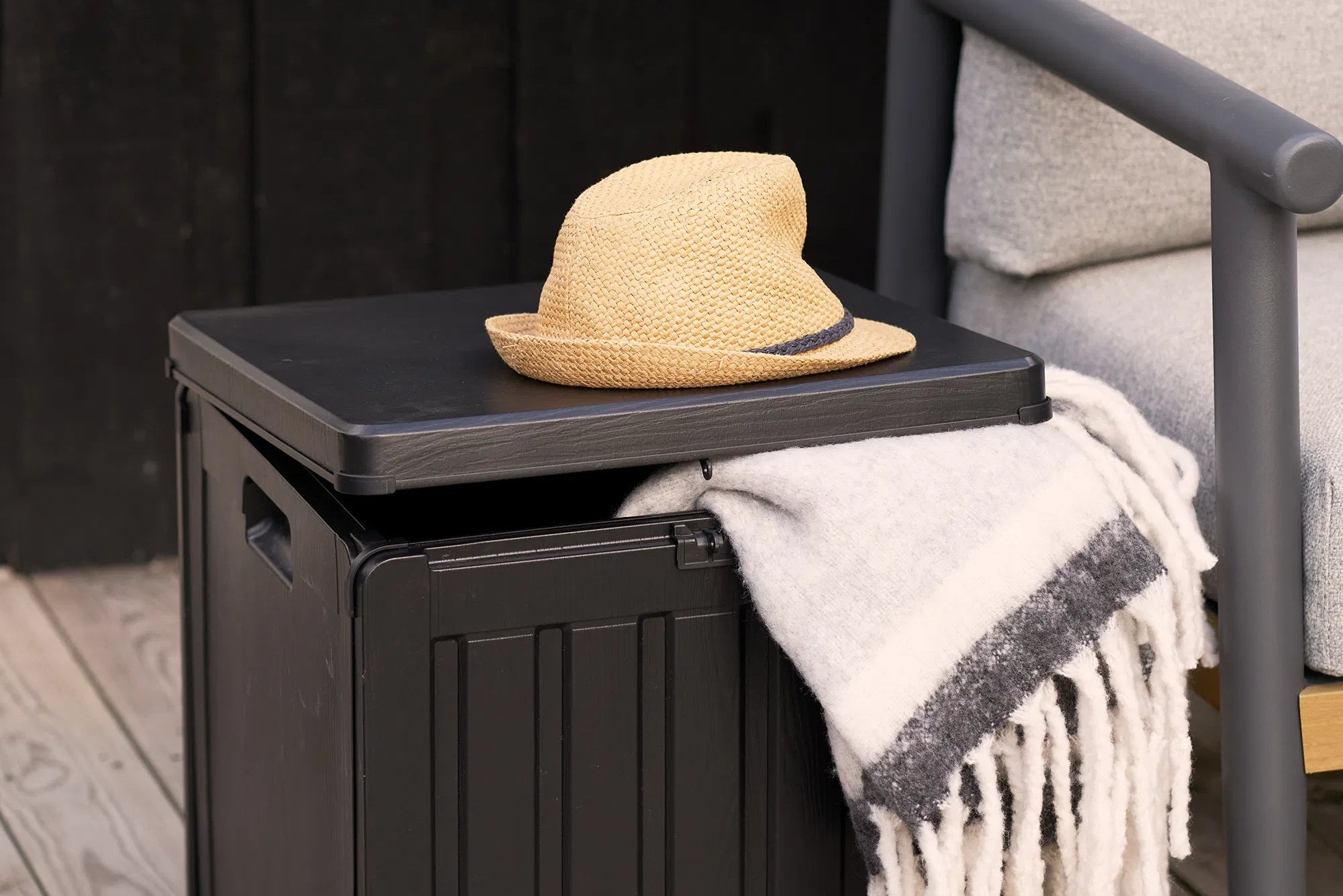 Garden Storage Box Kaldina - in black with lid