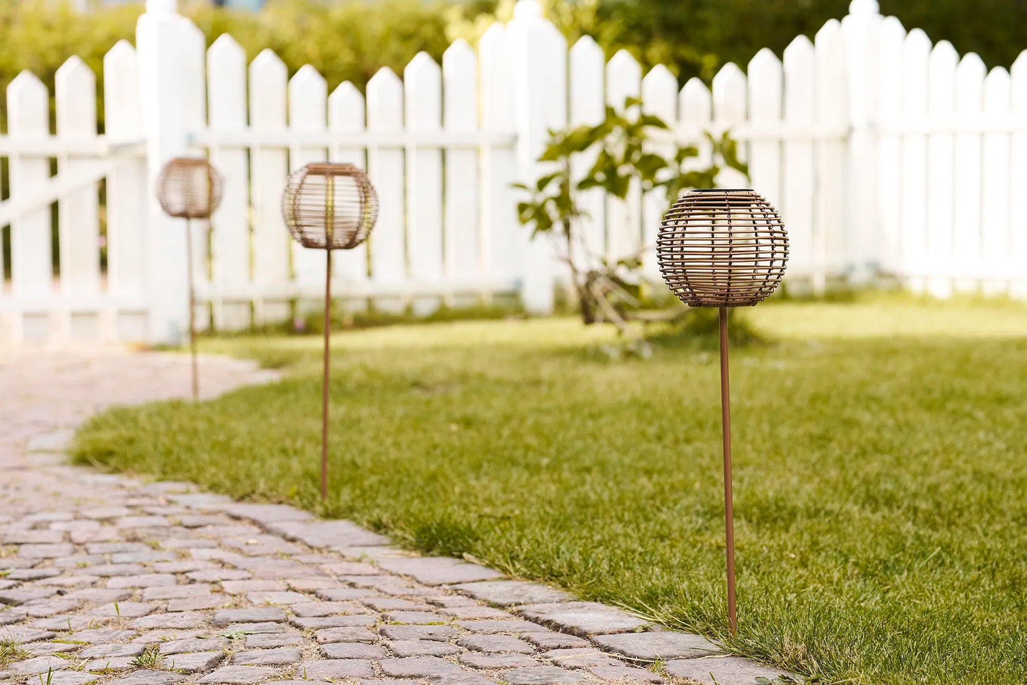 Garden solar lamp "Elmara" – weatherproof for balcony and outdoor area