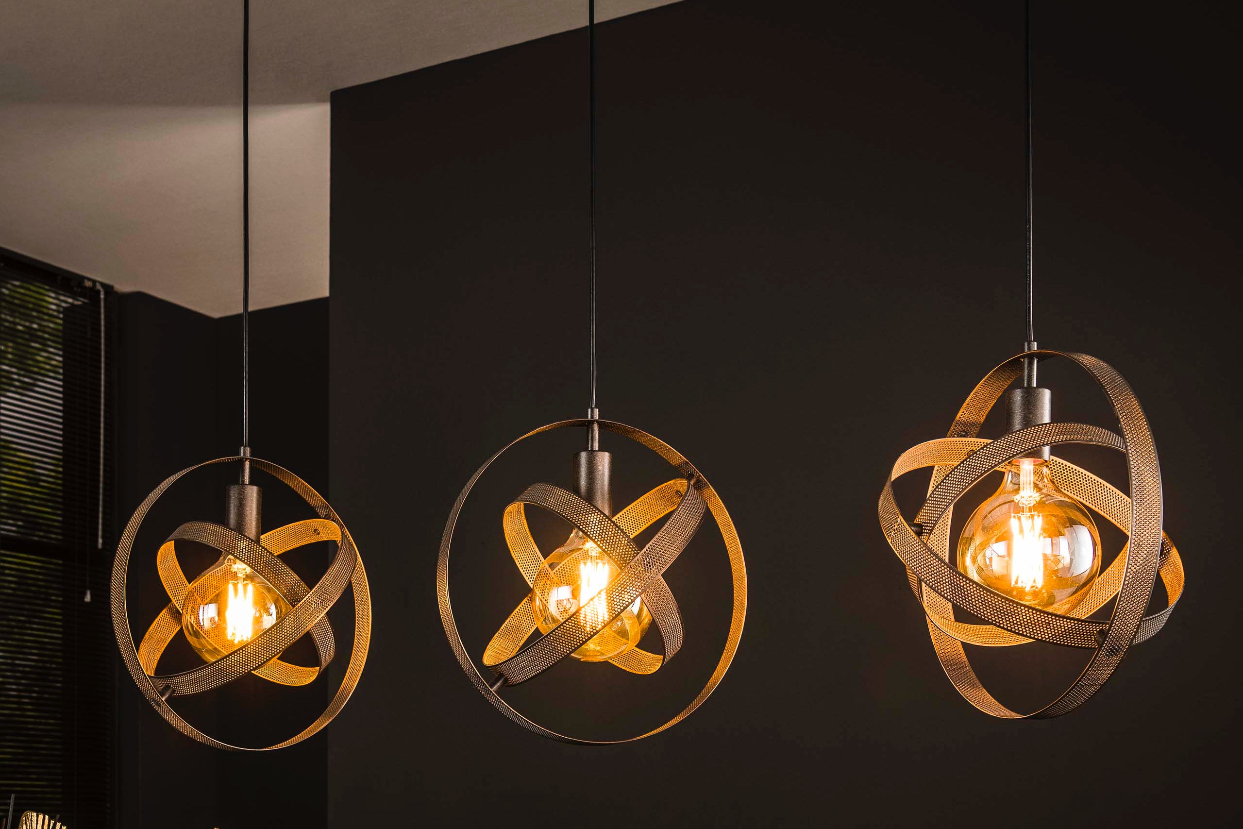 Pendant lamp Astryx – Rotatable ring design in Black (3-light)