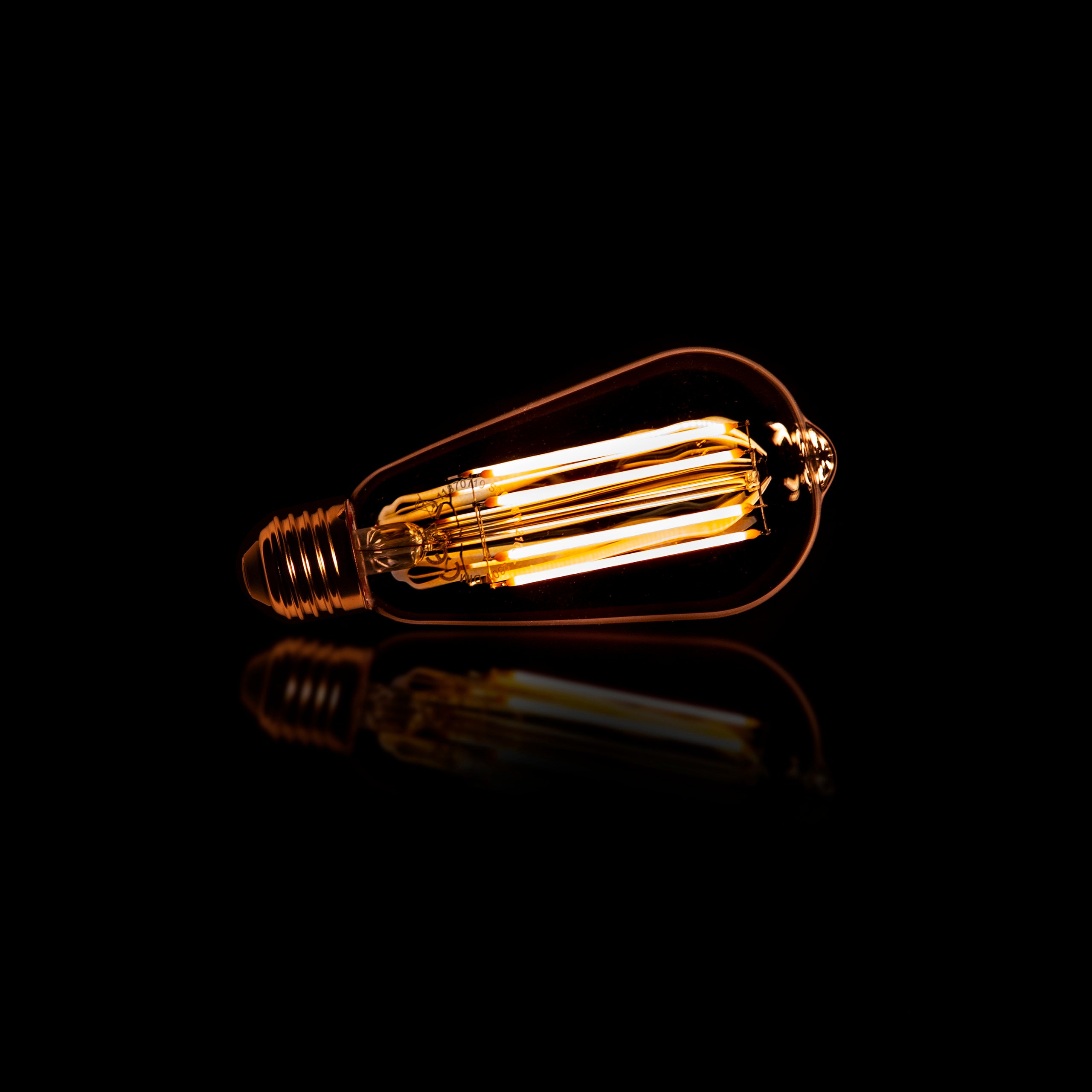 LED light bulb Aura Drop – ST64-E27 with amber-colored glass