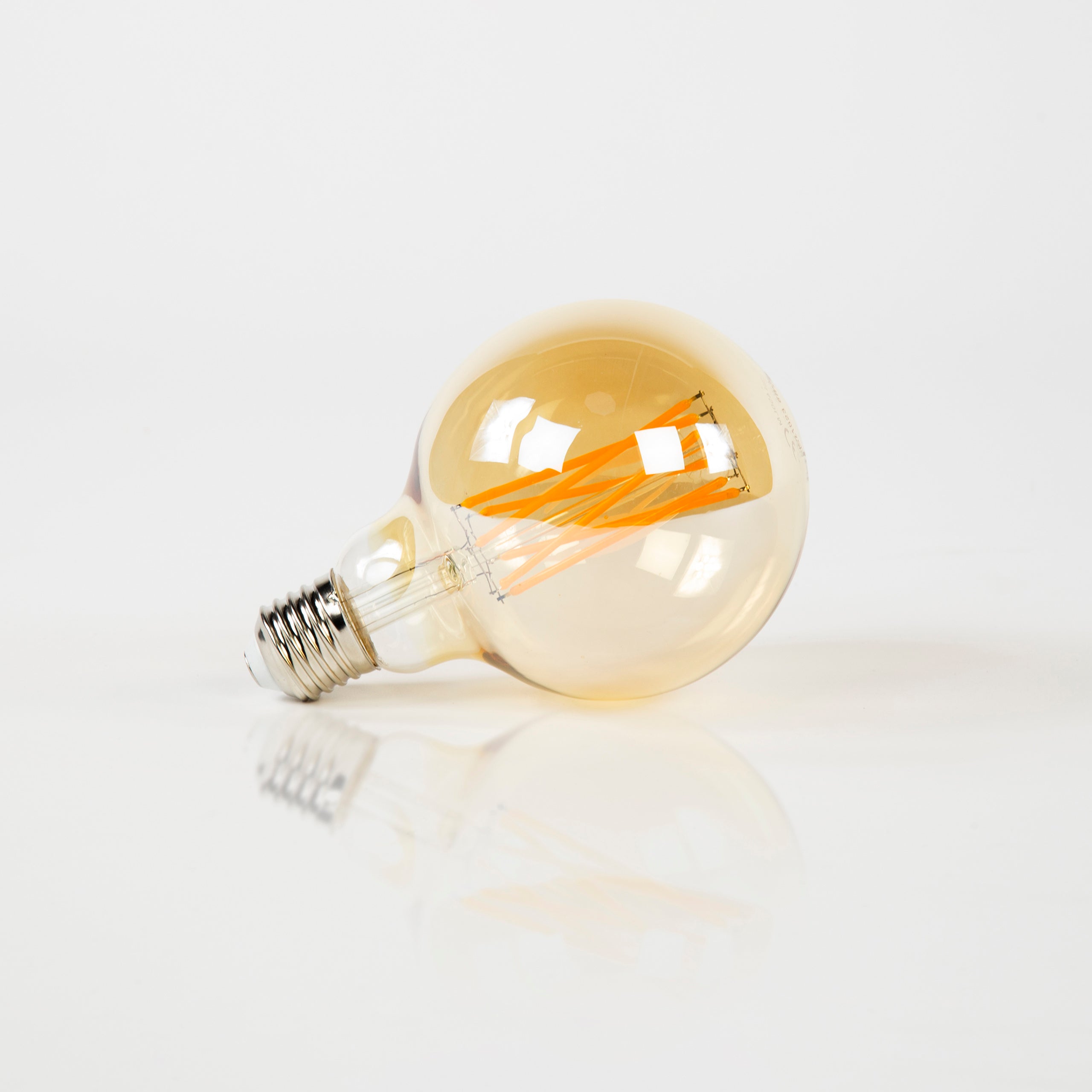 LED incandescent bulb Rara – G95-E27 with amber-colored glass