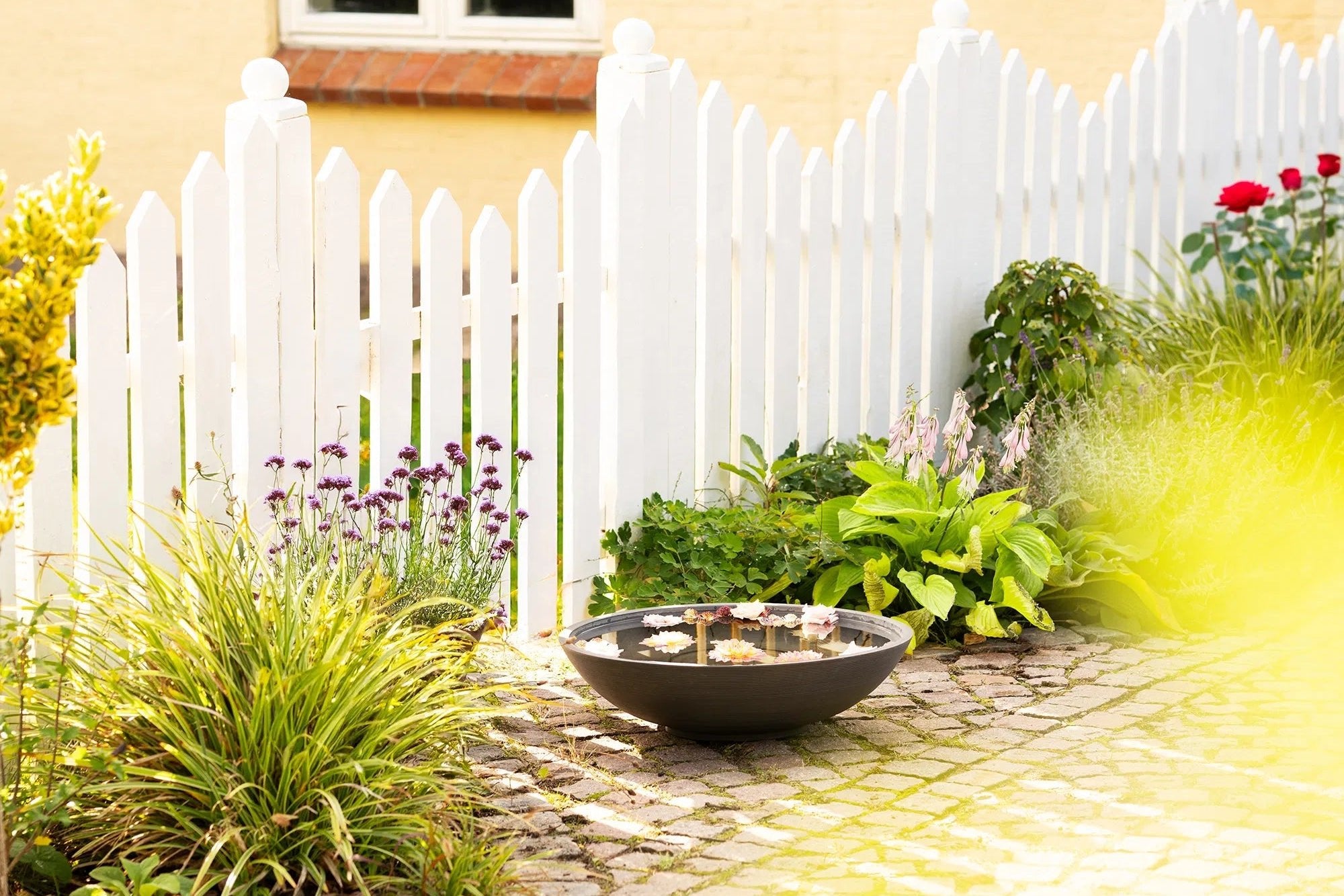 Garden Water Basin Aldrenor – stylish plant basin in dark gray