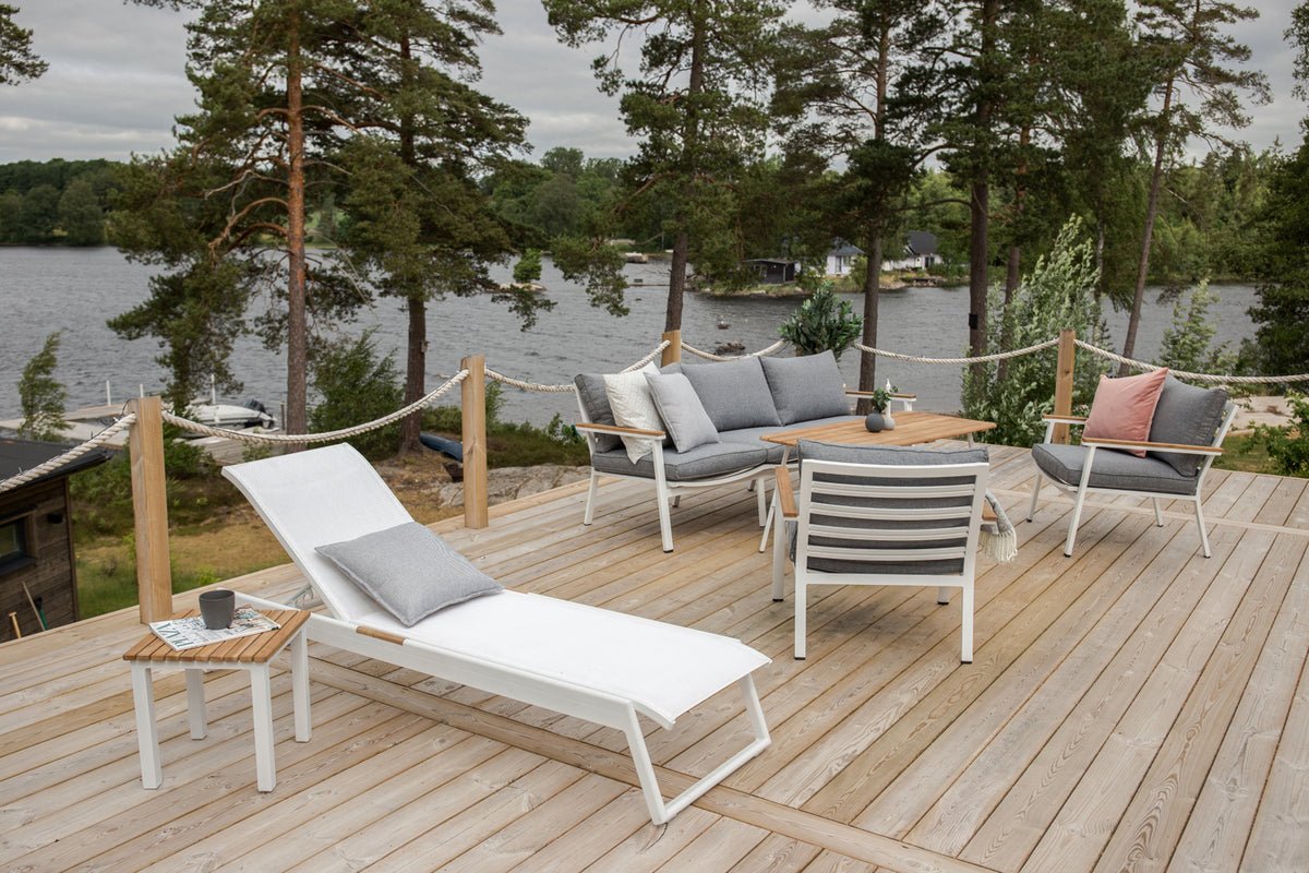 Garden table Siku - a white side table made of aluminum and teak wood