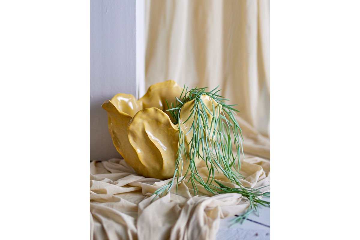 Auror Bowl – Sculptural Stoneware in Yellow