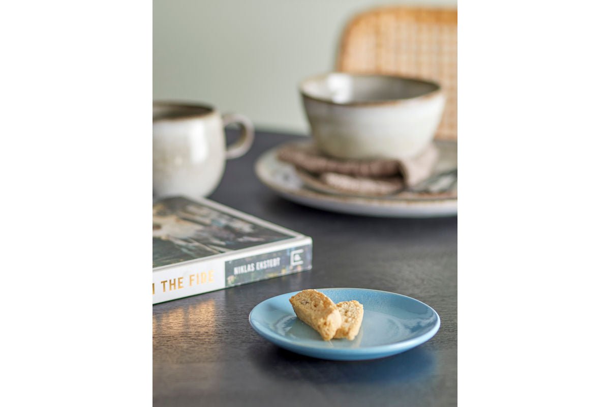 Arvyn Plate – made of stoneware