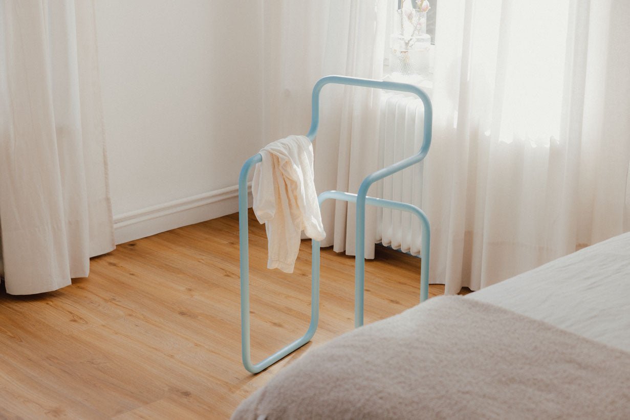 Wardrobe James – Minimalist valet stand in chair design