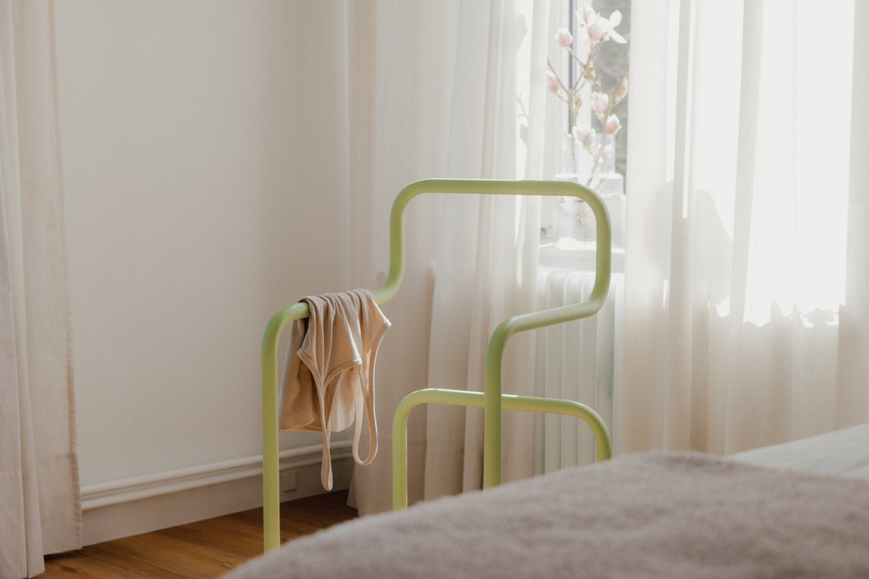 Wardrobe James – Minimalist valet stand in chair design