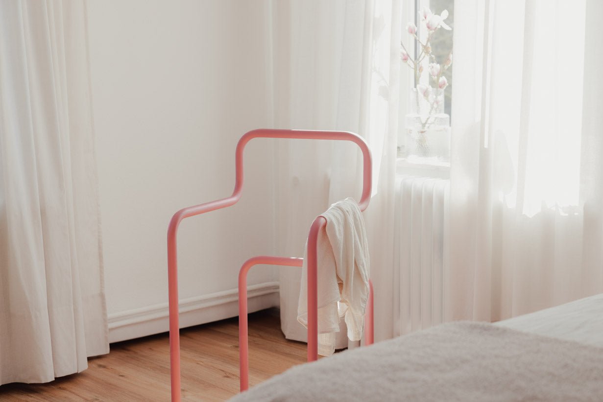 Wardrobe James – Minimalist valet stand in chair design