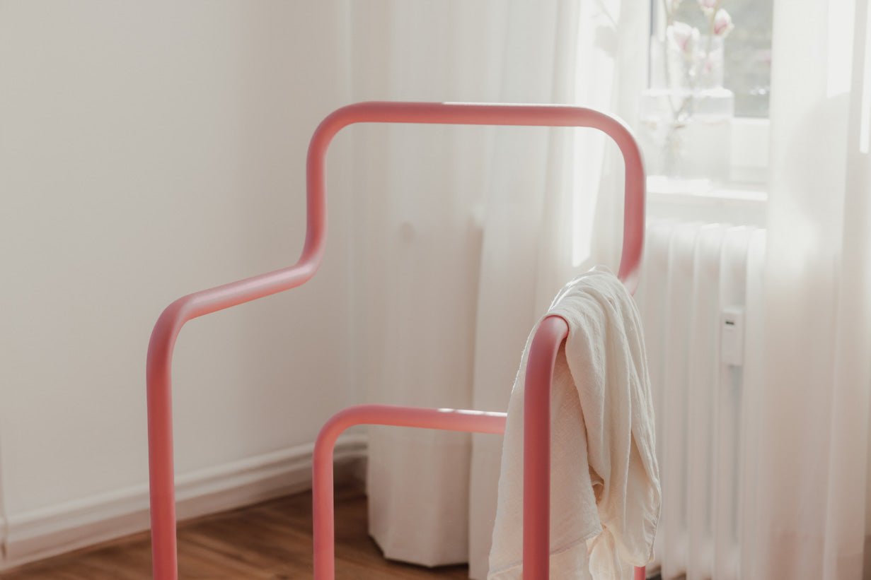 Wardrobe James – Minimalist valet stand in chair design