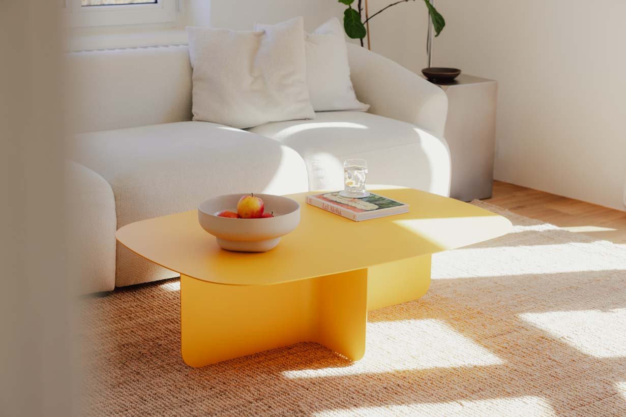 Couchtisch Livia – Japandi Design aus pulverbeschichtetem Blech
