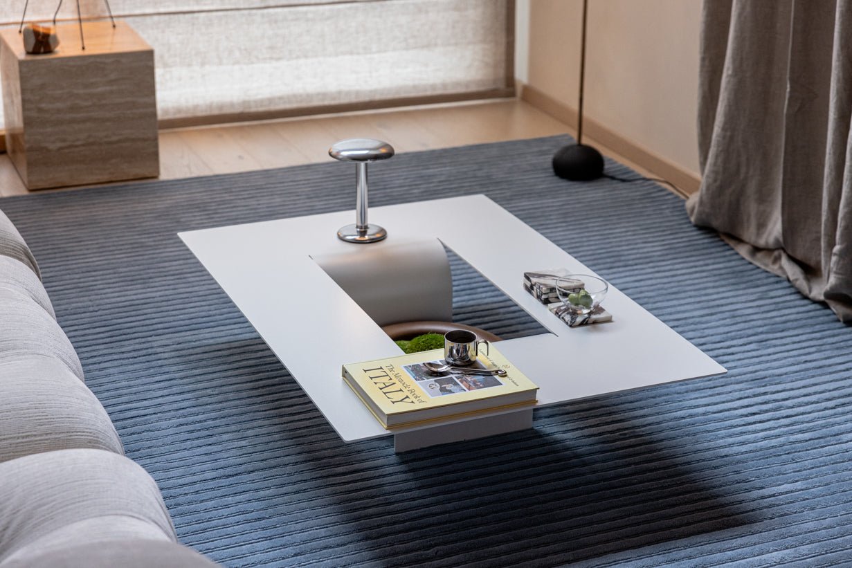 Couchtisch Cut – Minimalistisches Stahl-Design mit kreativer Öffnung