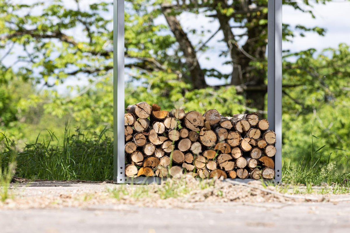 Outdoor Holzstapelständer Billi - aus silberfarbenem Stahl