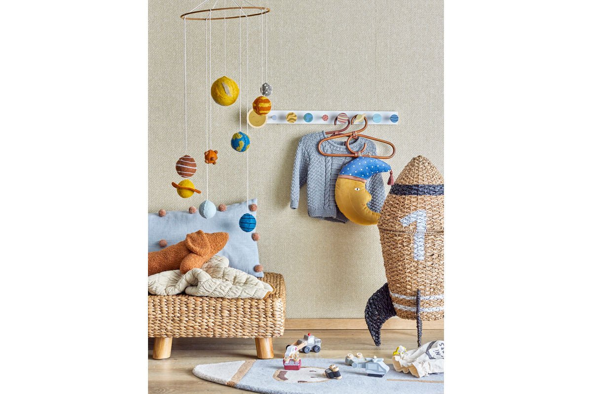 Kinder-Garderobe „Cosmo“ – Bunte Wandgarderobe aus FSC®-zertifiziertem MDF