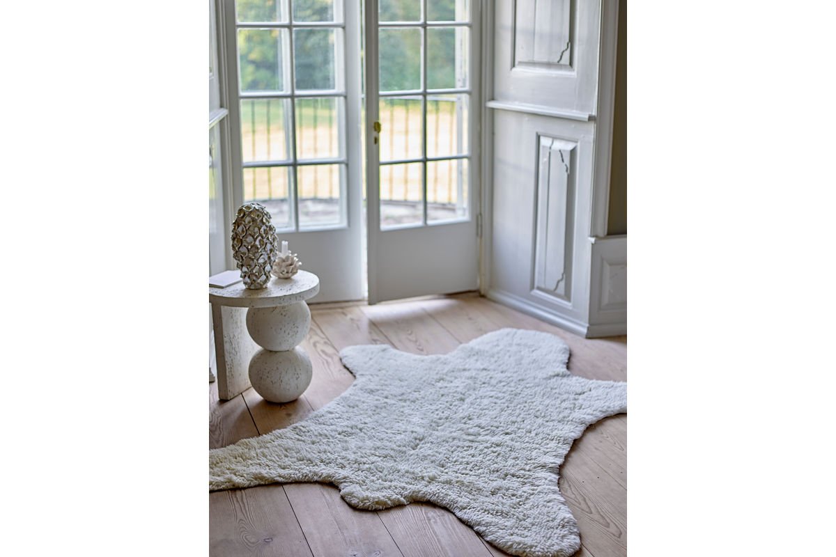 Children's Rug "Björn" – White Wool Rug in Bear Shape