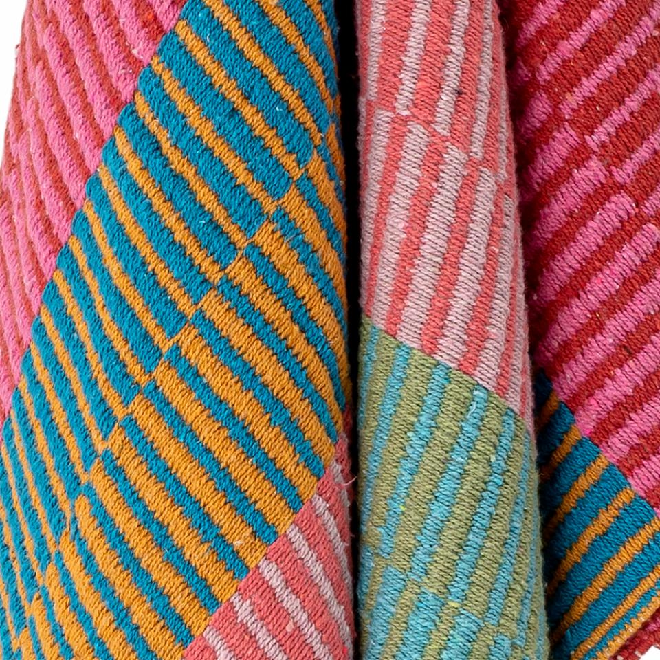 Überwurfdecke Mana  – Bunt, aus recycelter Baumwolle