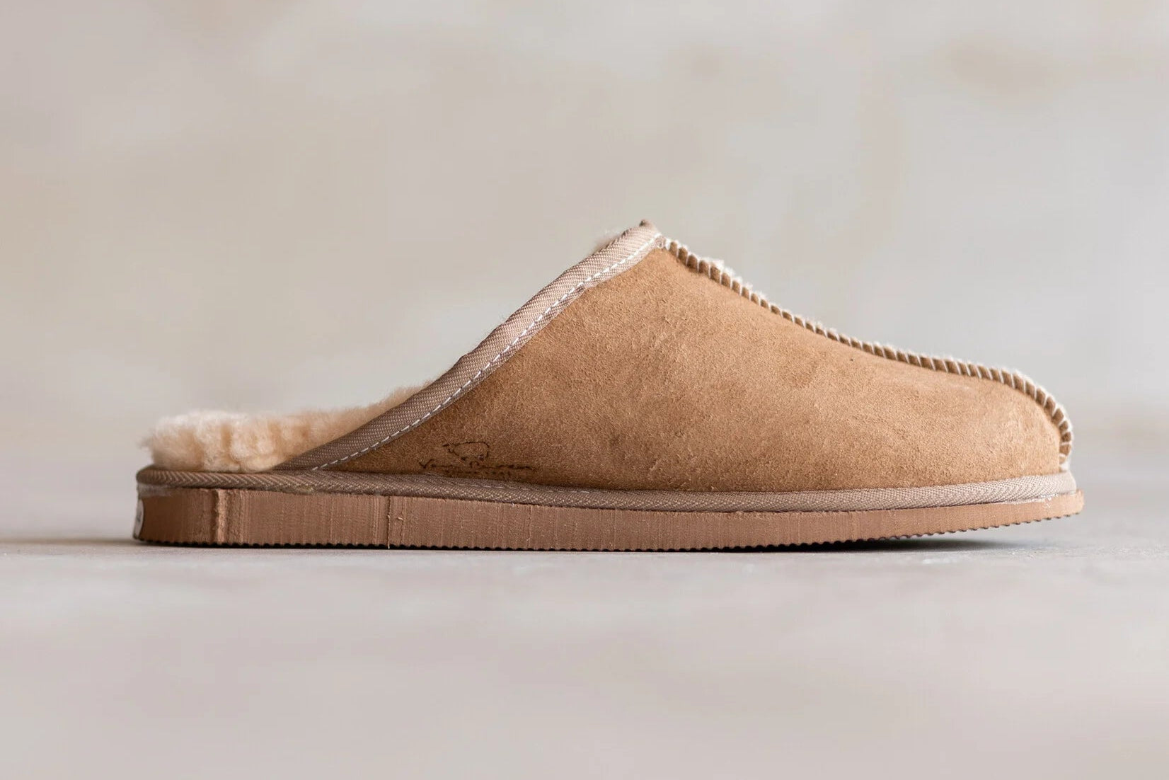 Sheepskin Men's Slippers Aven – Genuine Sheepskin in Camel